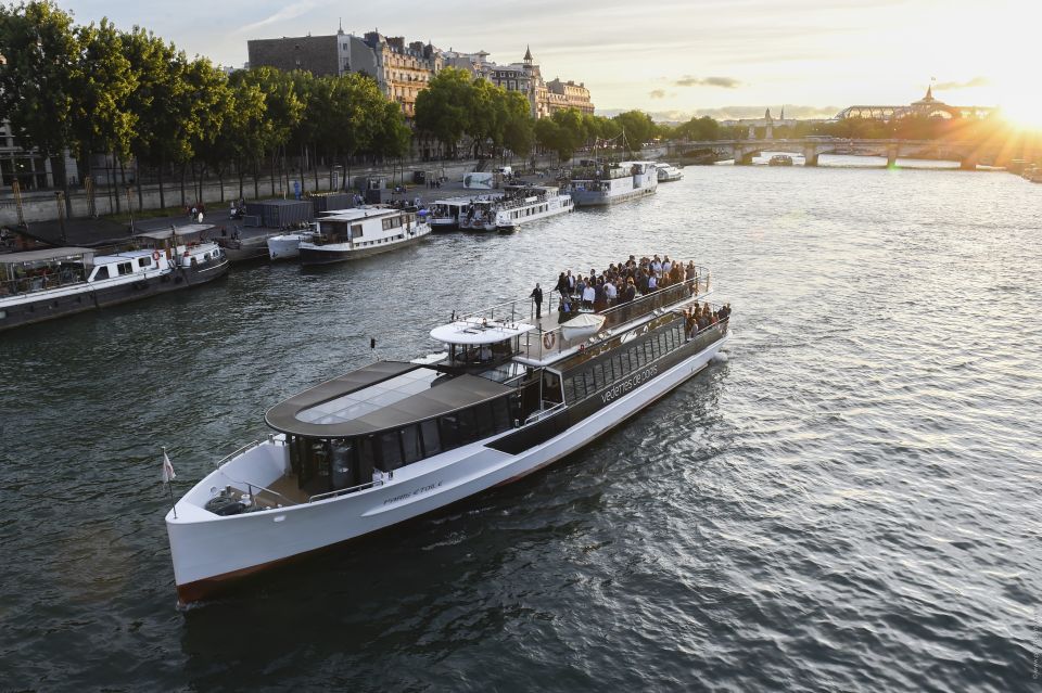 Paris: Seine Cruise and Eiffel Tower District Walking Tour - Cruise Details