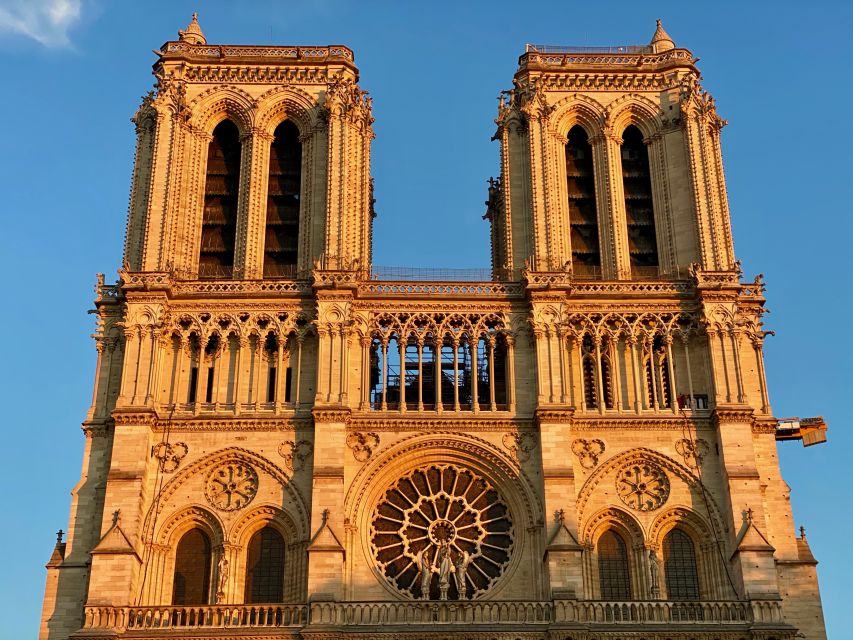 Paris: Seine & Notre-Dame Self-Guided Tour & VR Experience - Key Points