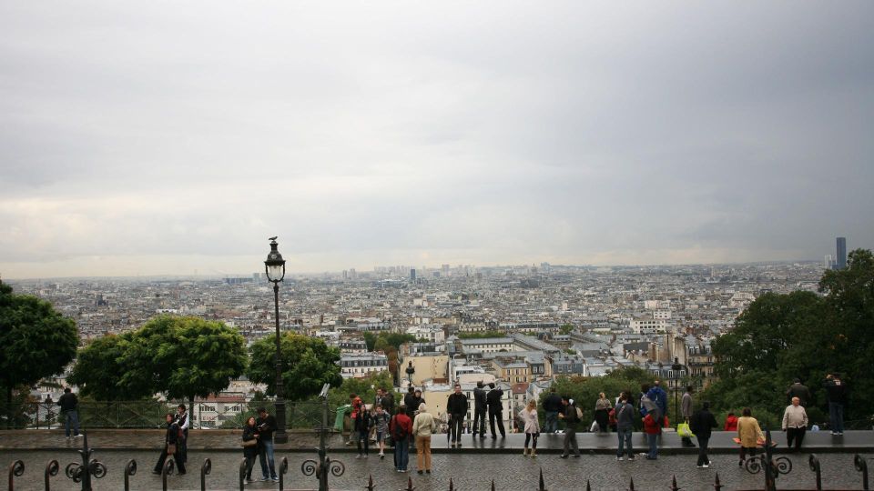 Paris: Small Group Moulin Rouge & Sacré Cœur Montmartre Tour - Highlights and Learning Opportunities