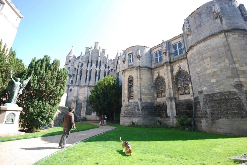 Poitiers: Powerful Women Walking Tour (Joan of Arc Etc.) - Eleanor of Aquitaines Legacy