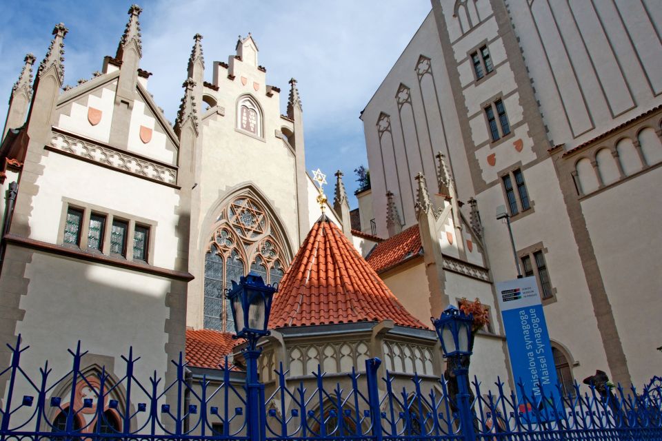 Prague: Castle and Jewish Quarter Tour - Meeting Point and Pickup Information