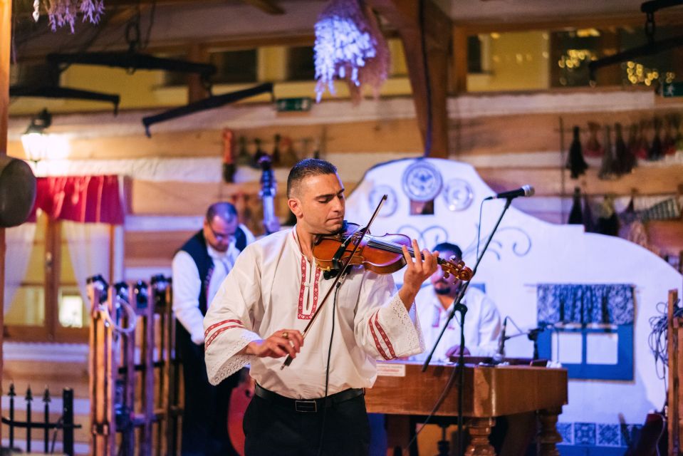 Prague: Folkloric Dinner Show With Unlimited Drinks - Dining Options and Menu