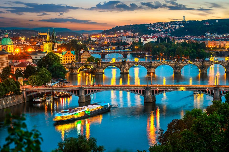 Prague: Vltava River Night Cruise With Buffet - Dining Experience