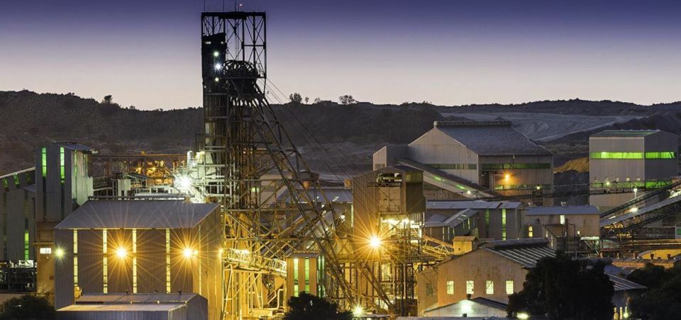 Pretoria: Cullinan Surface Diamond Mine Walking Tour - Highlights of the Surface Tour