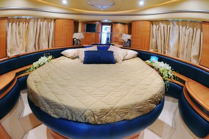 Private Charter Yacht Dubai - Exclusive Yacht Cruising Tour - Luxurious Amenities Offered