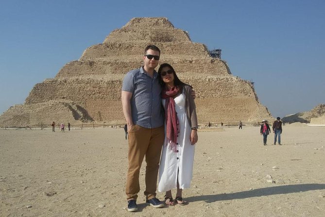 Private Full Day Tour to Giza Pyramids, Sphinx, Sakkara and Dahshour With Guided - Exploring the Giza Pyramids and Sphinx