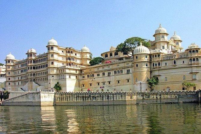 Private Full-Day Tour to Ranakpur and Kumbalgarh From Udaipur - Visiting Ranakpur Jain Temple