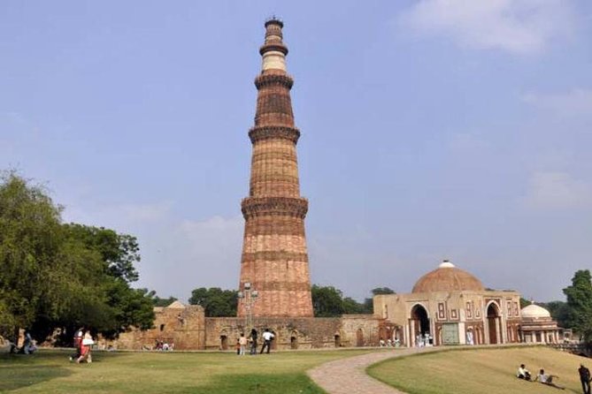 Private Full-Day Tour Visit Old and New Delhi With Rickshaw Ride - Highlights of New Delhi