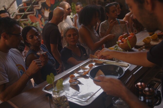 Private Getsemani Family Fruit Experience in Cartagena - Exploring the Getsemani Neighborhood