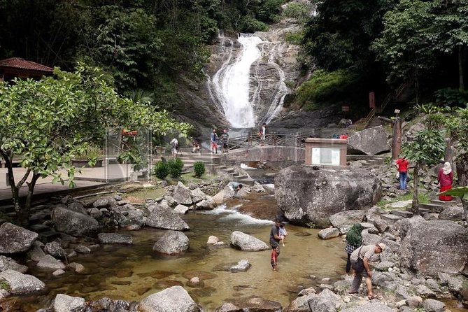Private Kanching Waterfalls With Batu Caves & Ramayana Caves Tour - Exploring Kanching Waterfalls