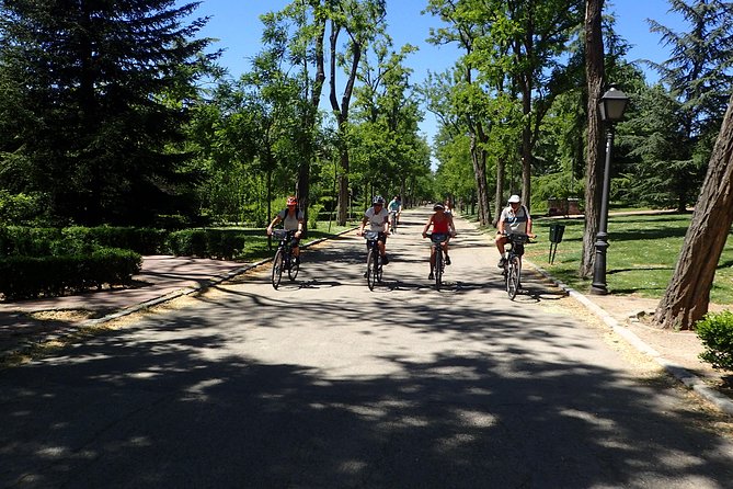 Private Madrid City Tour | Bike or E-Bike | Exclusive Guided Tour - Meeting Point and Logistics