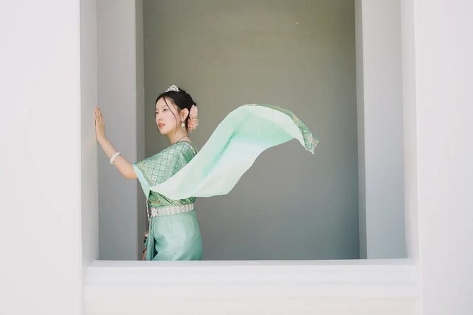 Private Photoshoot With Thai Traditional Dress at Wat Arun - Makeup and Hairstyling Services
