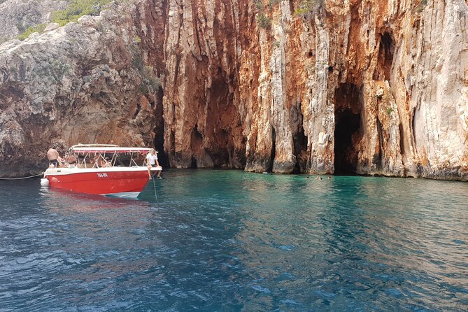 Private Red Rocks and Pakleni Islands Beach Hopping Speedboat Tour - Meeting Point and Duration