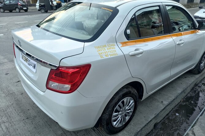 Private Sedan Cab to and From Srinagar Airport and Dal Lake - Vehicle Features