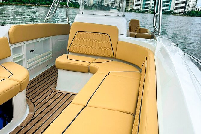 Private Tour in Luxury Boat Lamorronga 41 to the Rosario Islands - Meeting and Pickup