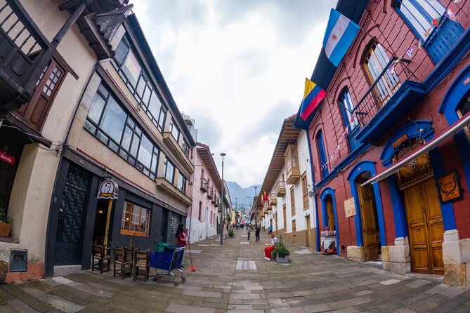 Private Tour of La Candelaria, the History of Bogotá - Plaza Del Chorro Del Quevedo