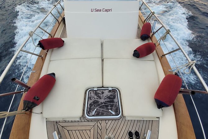 Private Tour of the Island of Capri by Boat and Visit to the Caves - Amenities Provided