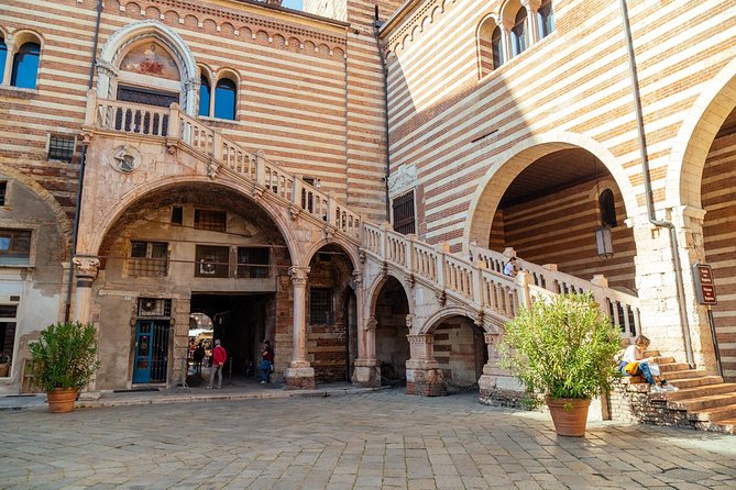 PRIVATE TOUR of Verona: Highlights & Hidden Gems With Locals & Snack Included - Tour Accessibility and Requirements