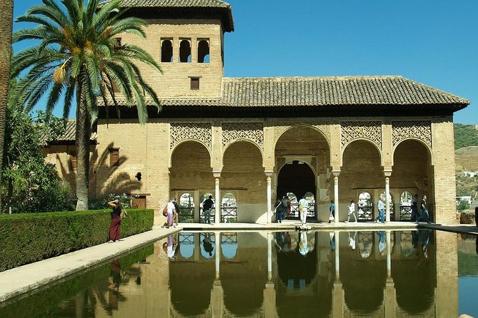 Private Walking Tour of Alhambra and Granada City Center - Accessibility