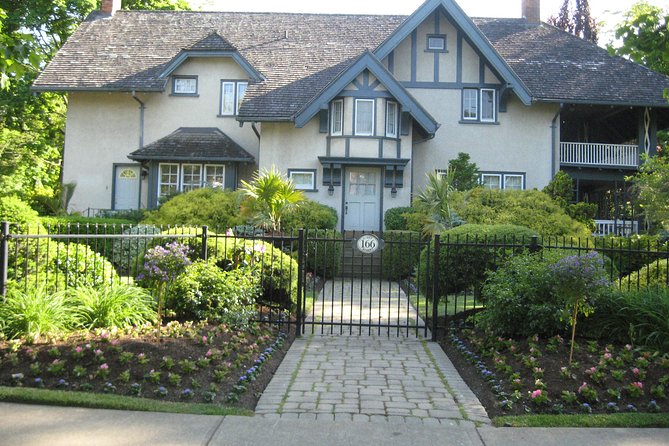 Private Walking Tour of Niagara-on-the-Lake Historic District - Traveler Reviews and Experiences