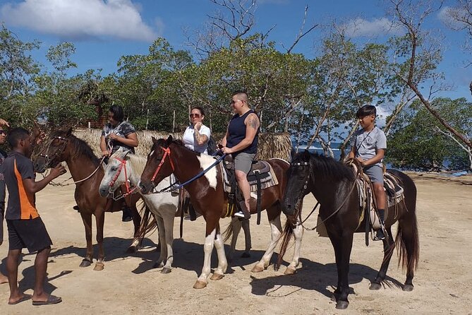 Roatan Jungle Horseback Riding and Beach Daypass - Exploring Lush Jungles and Beaches