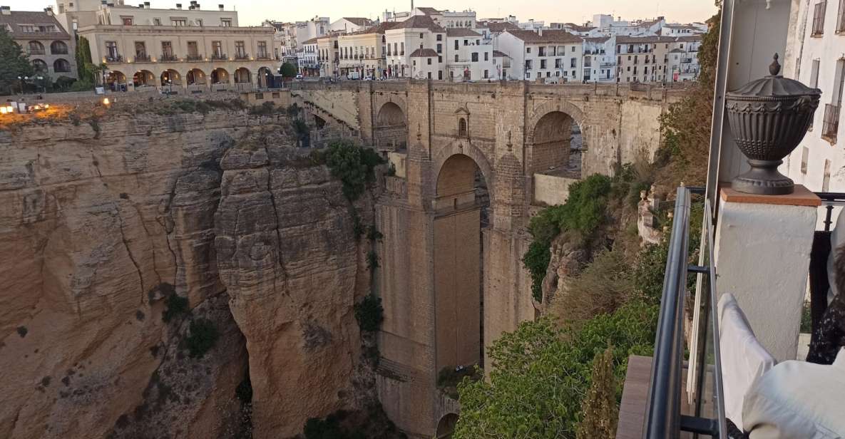 Ronda: Guided Walking Tour With English or Spanish Guide - Explore Romantic Ronda