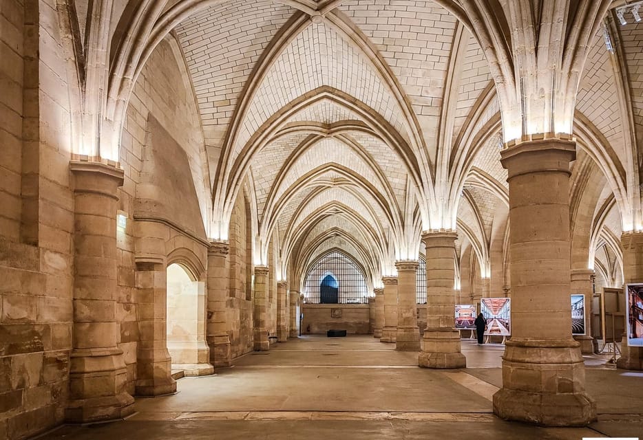 Sainte Chapelle & Conciergerie Private Guided Tour - Conciergerie Insights