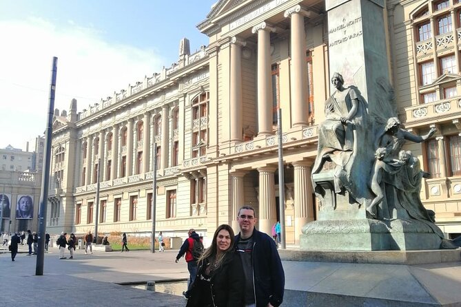 Santiago at Your Feet: An Unforgettable Walking City Tour - Discovering La Moneda Palace