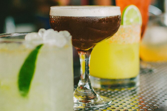 Saturday Night Bar Crawl in Cartagena Colombia - Final Stop: Seven 7 Times