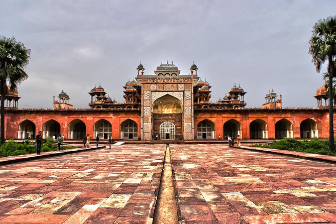 Sikandra Emperor Akbar Mausoleum With Taj Mahal - Surrounding Gardens