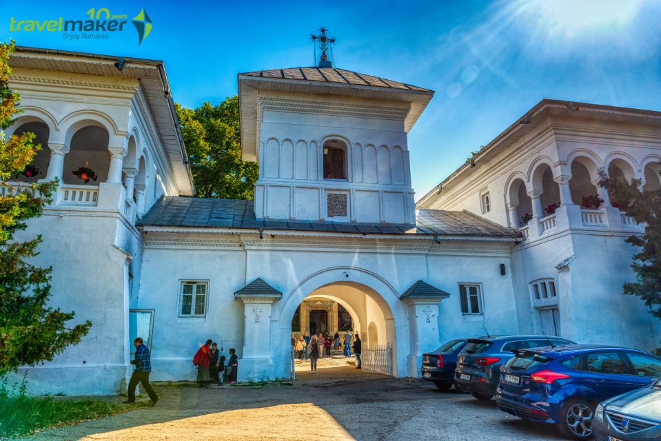 Small Group Tour to Mogosoaia Palace & Snagov Monastery - Transportation and Pickup Details