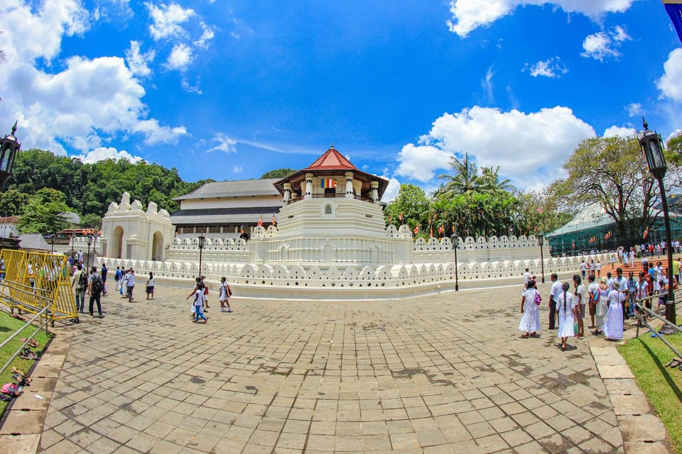 Sri Lanka Cultural Triangle Full Circle 3-Day Tour - Itinerary Day 2: Anuradhapura to Sigiriya and Polonnaruwa