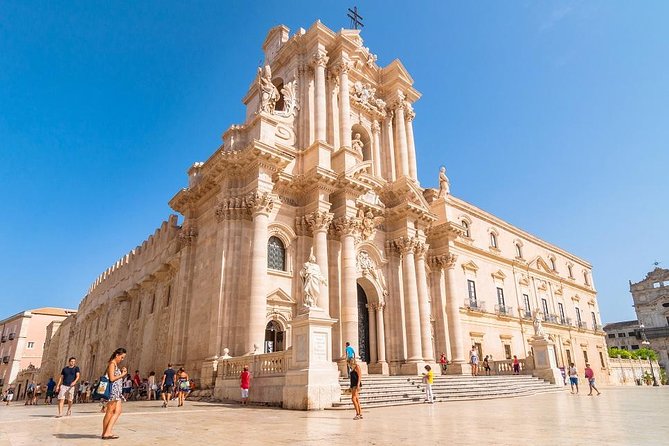 Syracuse Private Walking Tour With Traditional Lunch and Wine - Discovering the Jewish Quarter