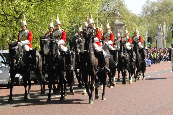 The Changing of the Guard - Exclusive Guided Walking Tour - Meeting and End Points