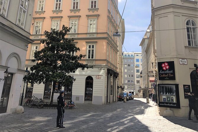 The Cultural Heritage of Jewish Vienna Walking Tour - Host Responses and Communication