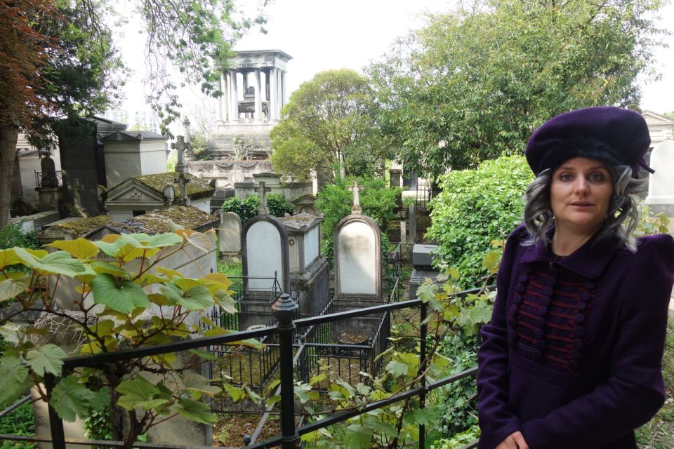 The Père Lachaise Cemetery Guided by the Great Sibylle - Theatrical Experience in the Cemetery