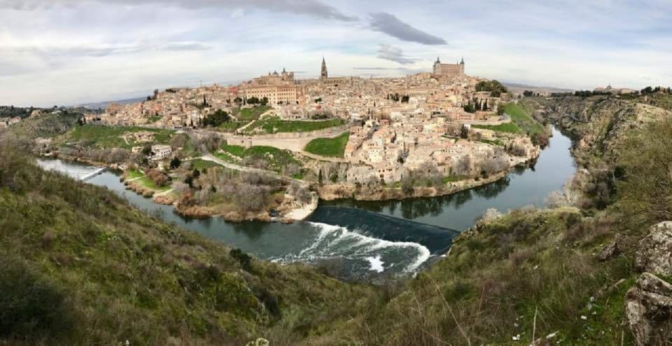 Toledo: Guided Walking Tour to Essential Monuments in Spanish - Tickets and Additional Costs