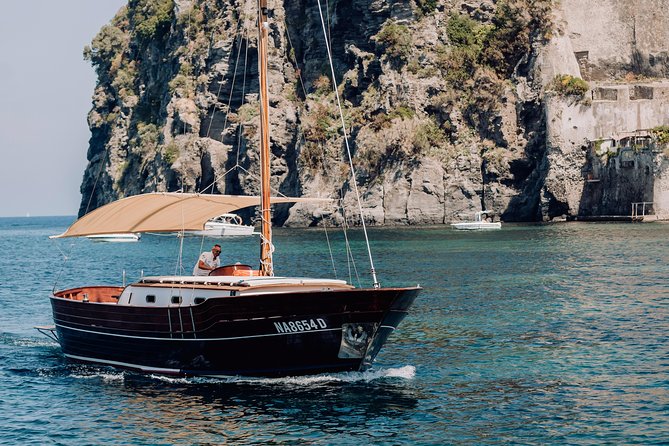 Tour of the Island of Procida in a Schooner - Amenities and Inclusions