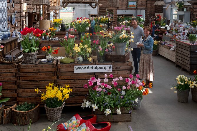 Tour of the Tulip Fields in a Typical Ducth Tulip Farm - Onsite Amenities and Services