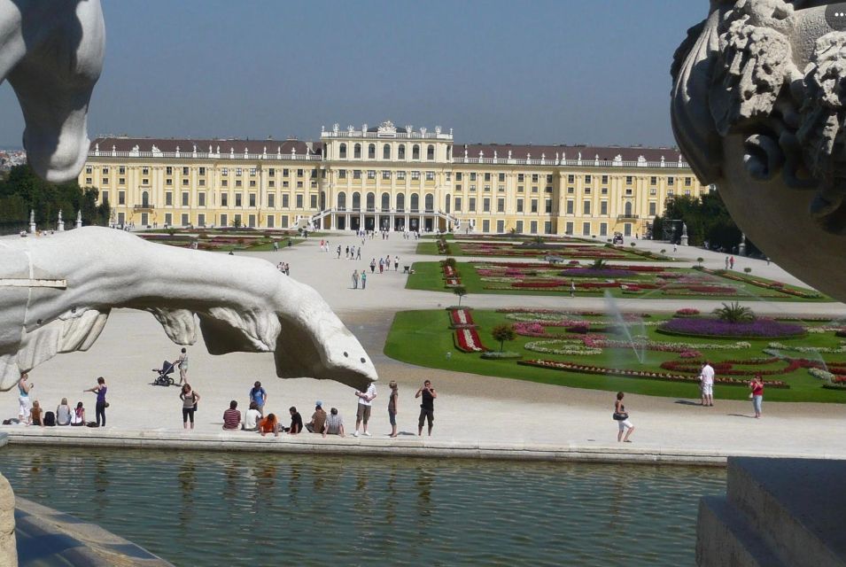 Transfer From Prague to Vienna - Service and Vehicle