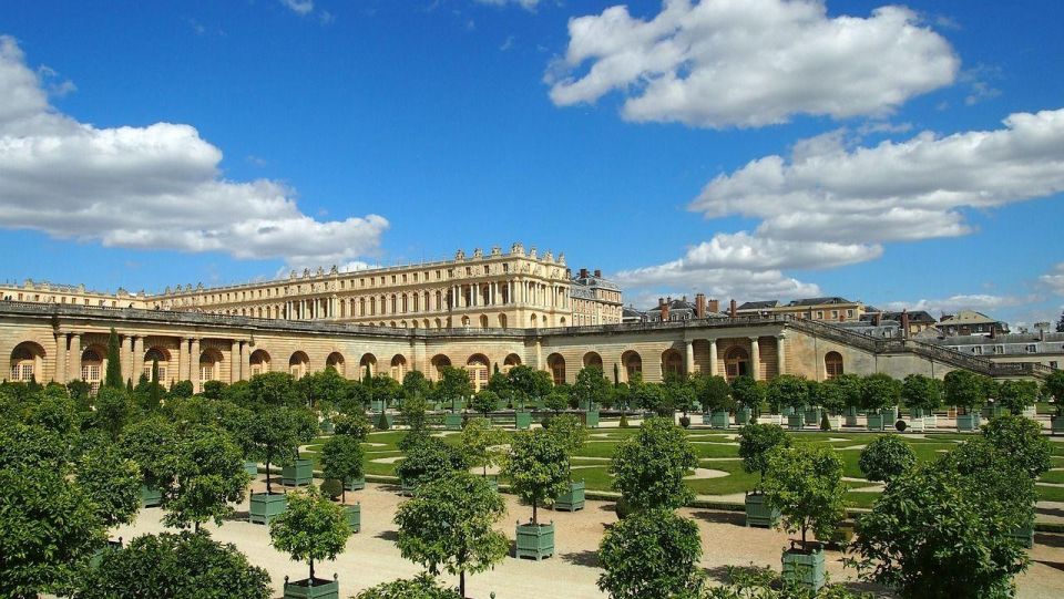 Ville De Versailles: Palace Surroundings App Audio Tour (En) - Tour Experience and Flexibility