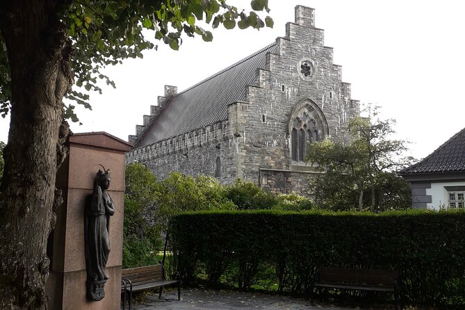 Walking Tour: Medieval Spirit of Bergen - Personalized Experience With a Guide