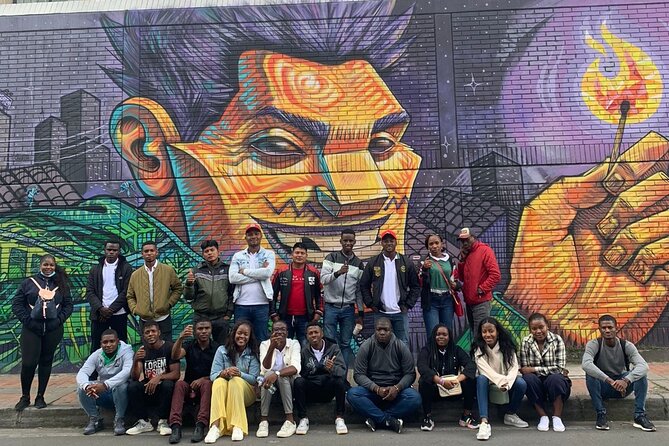 Walls of Wonder: Immersive Journey Through Distrito Graffiti - Exploring Distrito Graffiti
