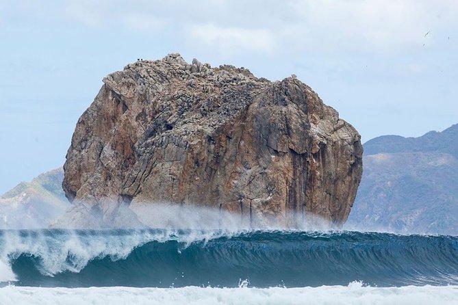 Witches Rock Surf Tour by Boat for ADVANCED Surfers - Tour Inclusions