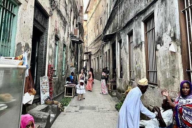 Zanzibar Stone Town Highlight Walking Tour - Navigating Winding Streets and Alleyways