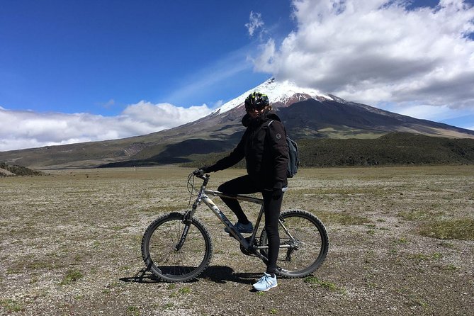 2-Day Cotopaxi National Park and Quilotoa Lagoon: Biking and Hiking - Exploring Emerald Quilotoa Lagoon