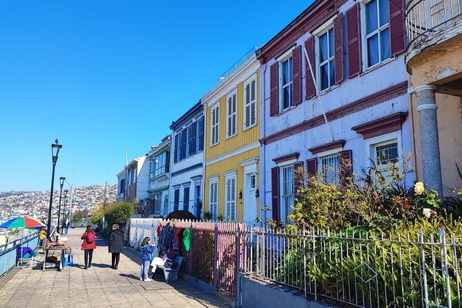 2 Hour Walking Tour in Valparaiso - Maximum Travelers