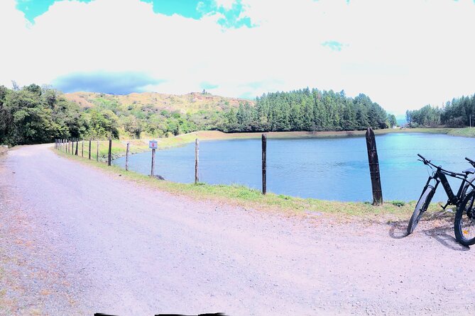 3-Hour Private Tour to La Estrella Lake From Boquete on E Bike - Exploring La Estrella Lake
