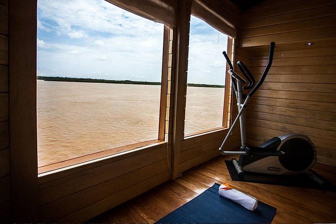 4 Day Amazon River Luxury Cruise From Iquitos on the Delfin II - Onboard Amenities and Services