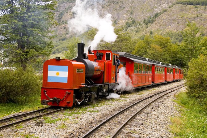 5-Days Discovery Ushuaia and El Calafate - Arrival and Accommodation